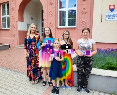 Výtvarníci namaľovali svoje príbehy kvetov a zvíťazili vo Francúzsku – fotografia 1