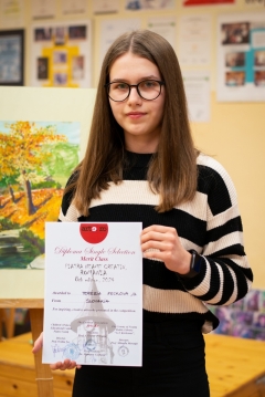 Šesť medailí a ďalšie ocenenia pre mladé umelkyne! Výtvarníci ZUŠ zažiarili v Rumunsku – fotografia 19
